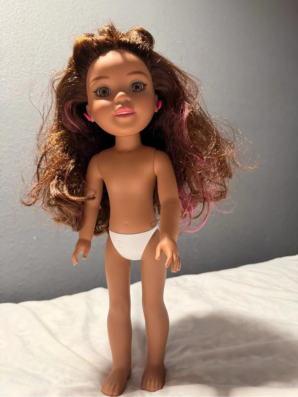 American Girl sisters Lea Brown-Haired Doll with Pink Hair Accents 14.5’
